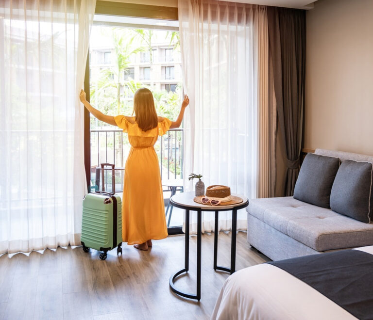 Top 5 Must-Have Amenities in a Modern Hotel Room